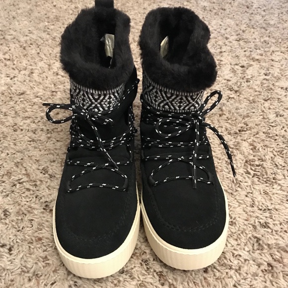 TOMS Alpine Boots - Picture 2 of 6